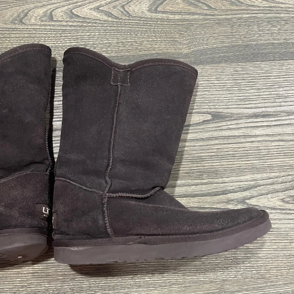 UGG Australia Bailey Button Triplet II Sheepskin Boots Wool Lined Brown Size W8 - Picture 2 of 12